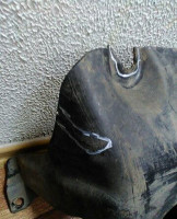 Пыльник ДВС Центральный Volkswagen Touareg NF с трещиной oem 7p0825285