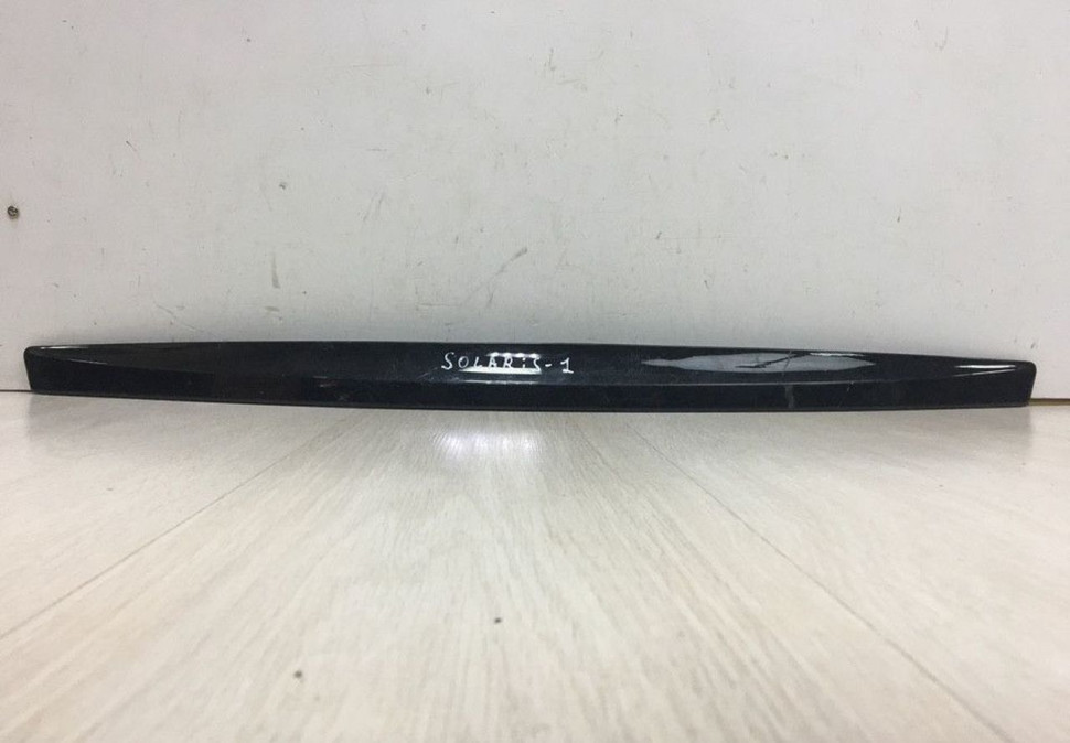 Накладка крышки багажника Hyundai Solaris  1 oem 873101r000