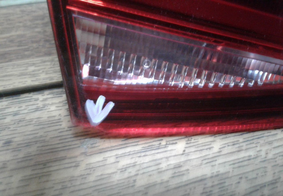 Фонарь внутренний левый Volkswagen Passat B8 oem 3G5945093B (скол)