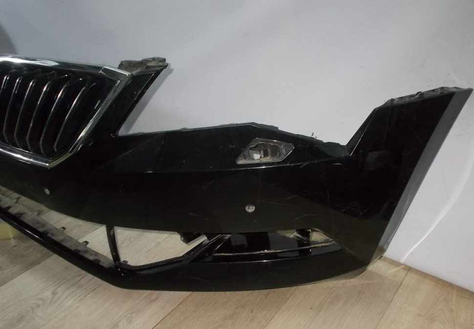 Бампер передний бу Skoda Superb 3 OEM 3V0807221