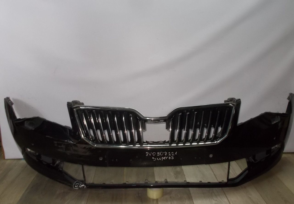 Бампер передний бу Skoda Superb 3 OEM 3V0807221
