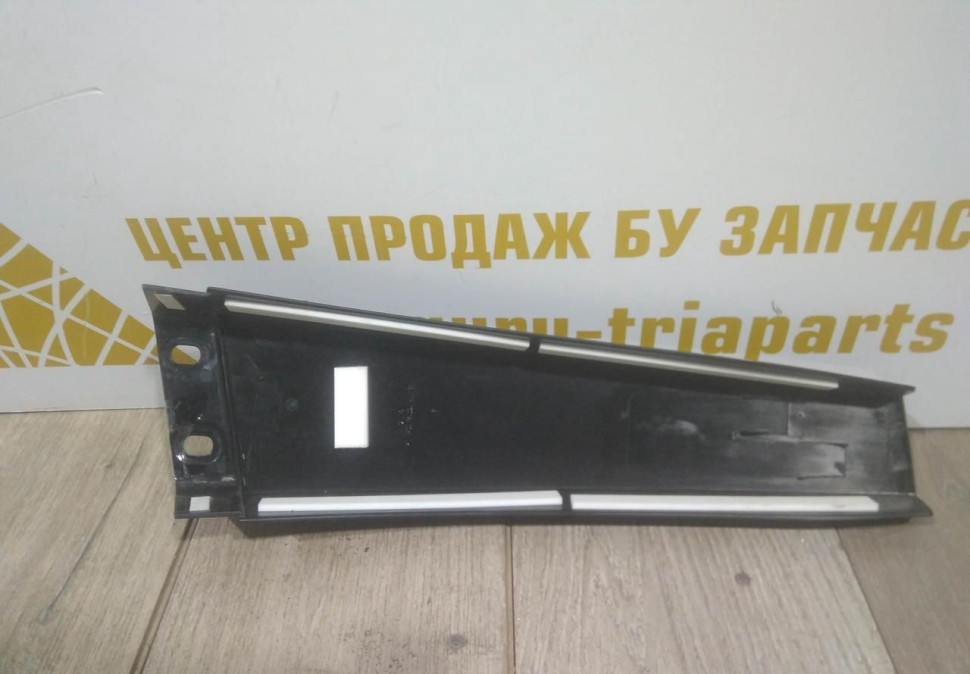 Накладка правой стойки бу Skoda Rapid OEM 5JA853290C