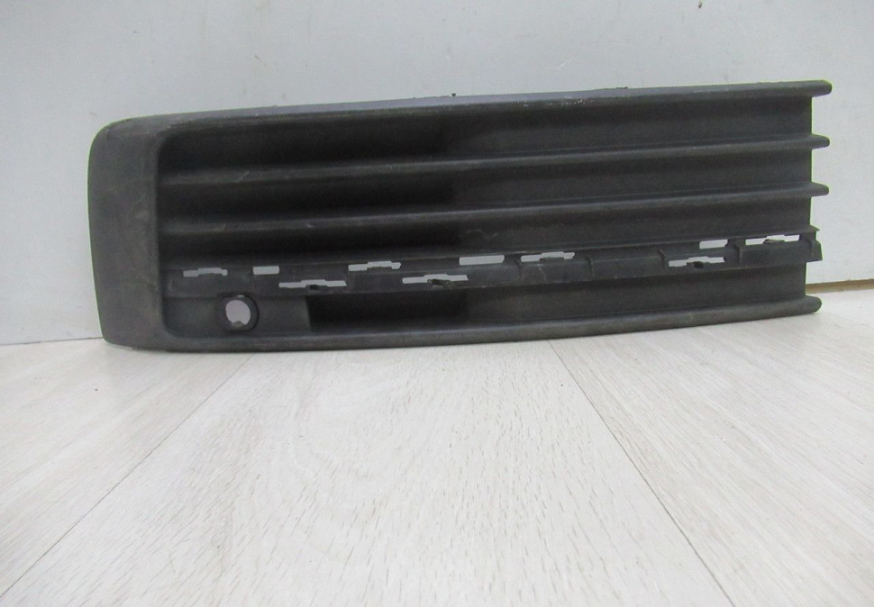 Решетка переднего бампера правая Volkswagen Transporter T6 oem 7e5853684