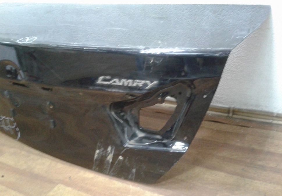 Крышка багажника Toyota Camry V50 (вмятина)