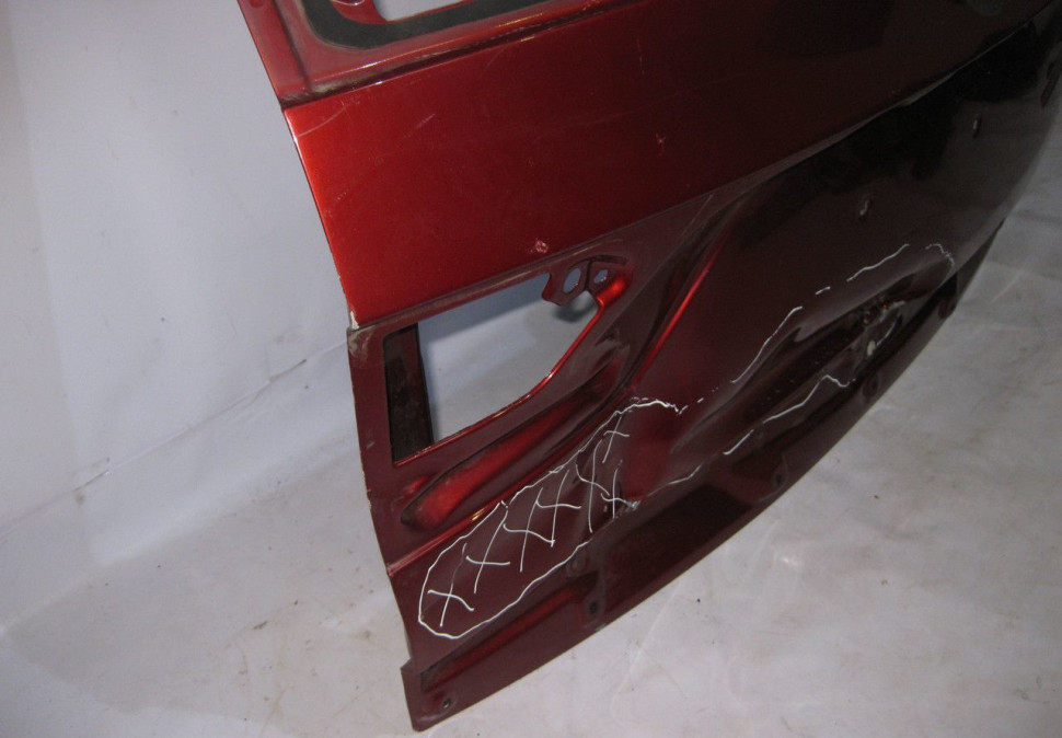 Крышка багажника BMW X3 E83 (вмятина) (скл-3) Крышка багажника BMW X3 E83 (вмятина) (скл-3)