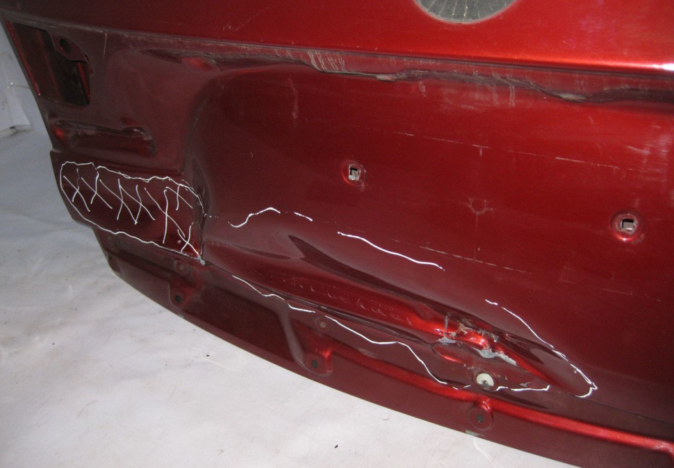 Крышка багажника BMW X3 E83 (вмятина) (скл-3) Крышка багажника BMW X3 E83 (вмятина) (скл-3)