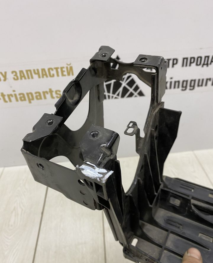 Кронштейн под фару левый BMW 5 F10 OEM 51647200793
