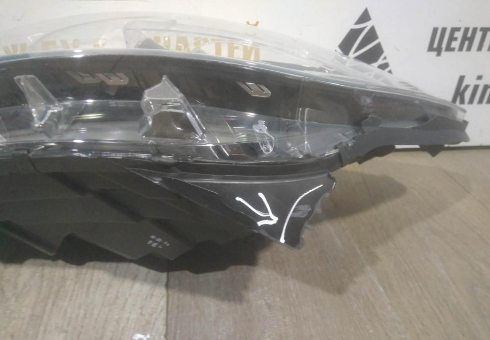 Фара левая бу Renault Kaptur OEM 260602042R