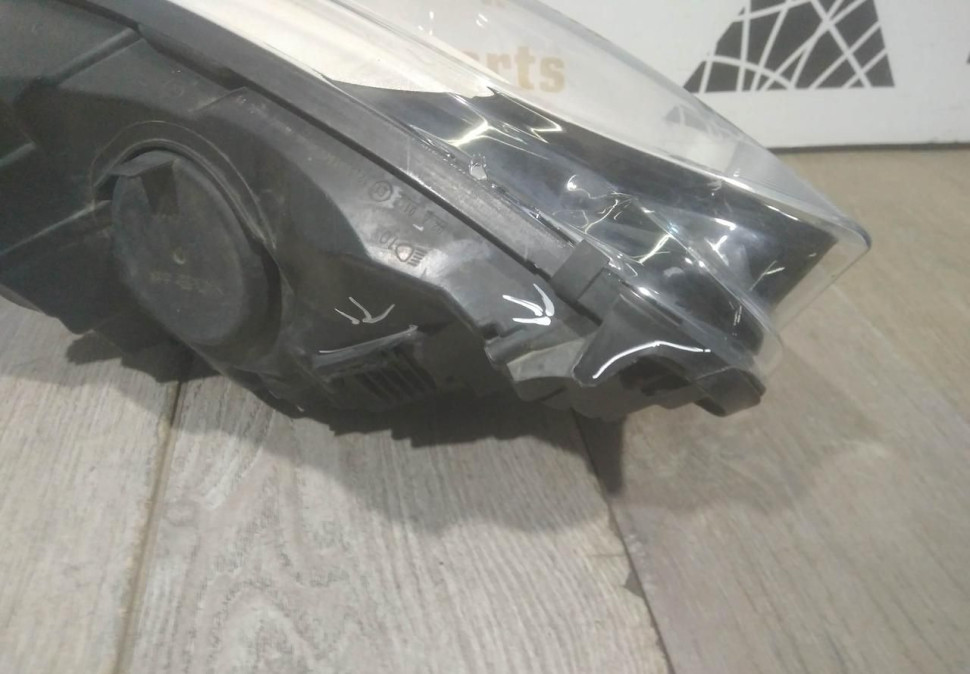 Фара левая бу Renault Kaptur OEM 260602042R