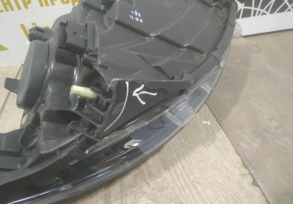 Фара левая бу Renault Kaptur OEM 260602042R
