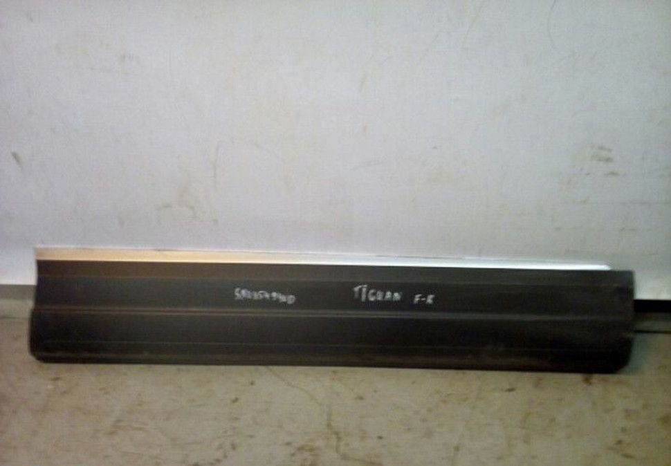 Молдинг двери передний правый Volkswagen Tiguan Oem 5N0854940D