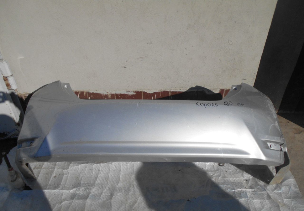Задний бампер Toyota corolla e180 с деф (скл3)
