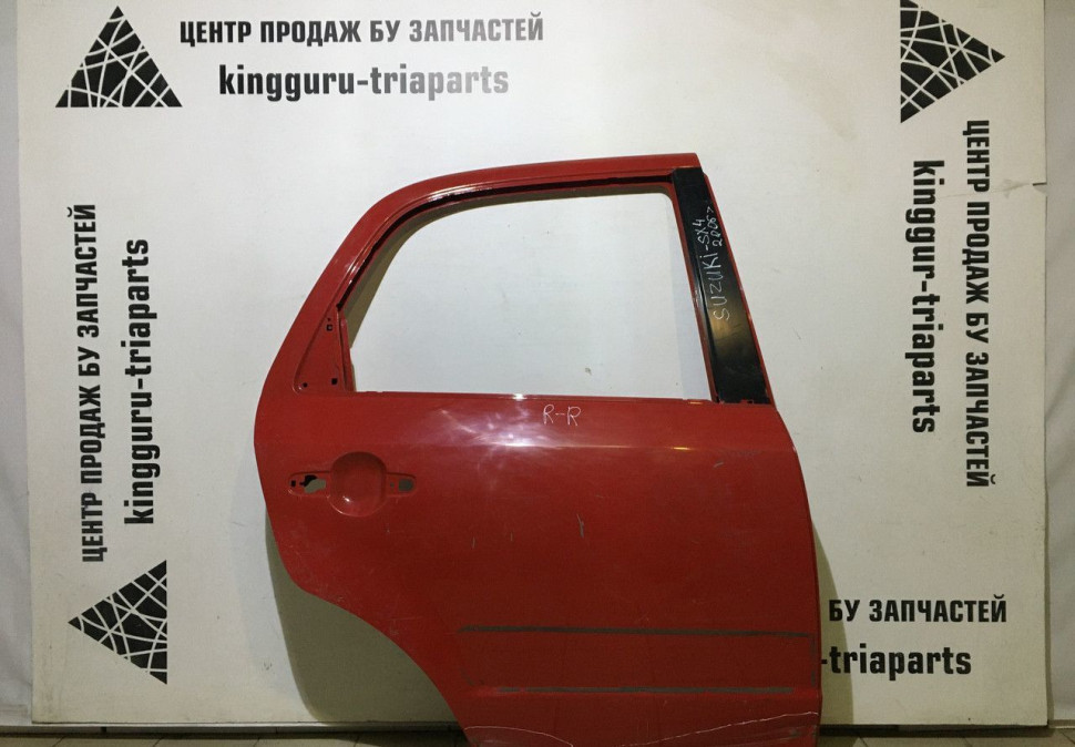 Дверь задняя правая бу Suzuki SX4 хетчбек OEM 6800375811 (скл-3)