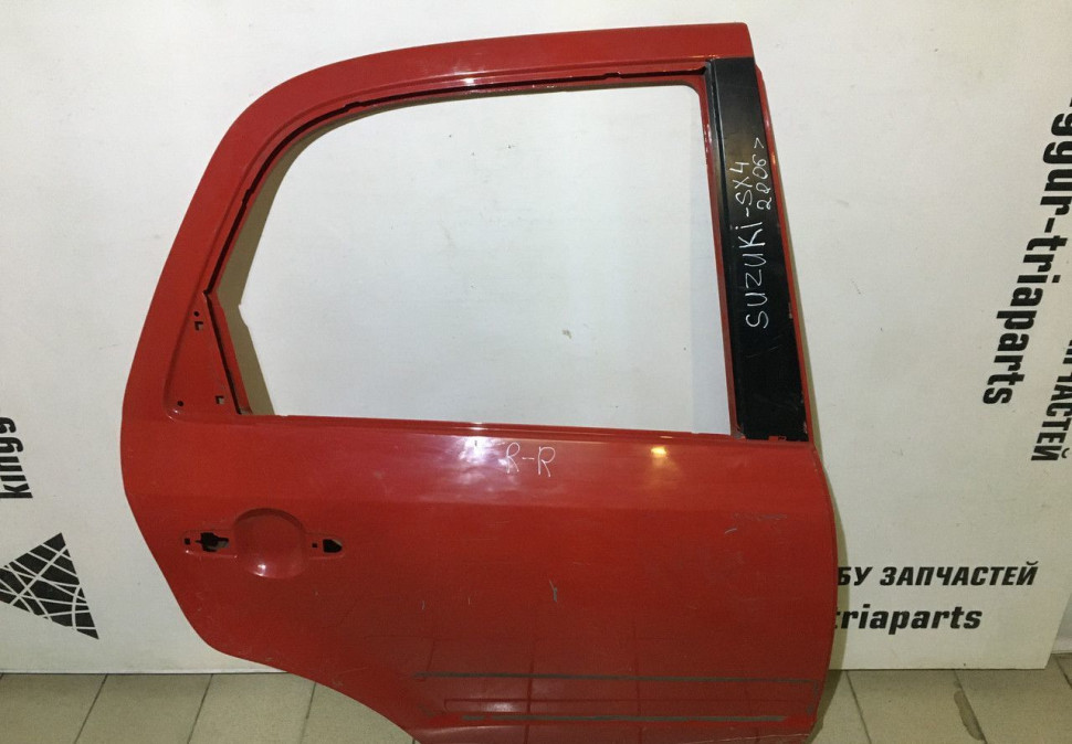 Дверь задняя правая бу Suzuki SX4 хетчбек OEM 6800375811 (скл-3)