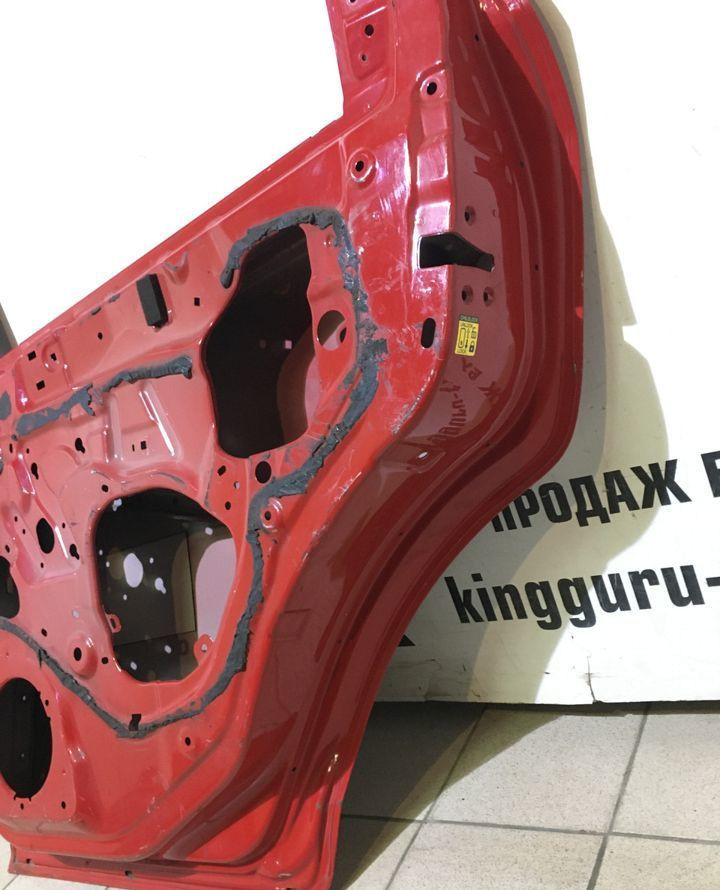 Дверь задняя правая бу Suzuki SX4 хетчбек OEM 6800375811 (скл-3)