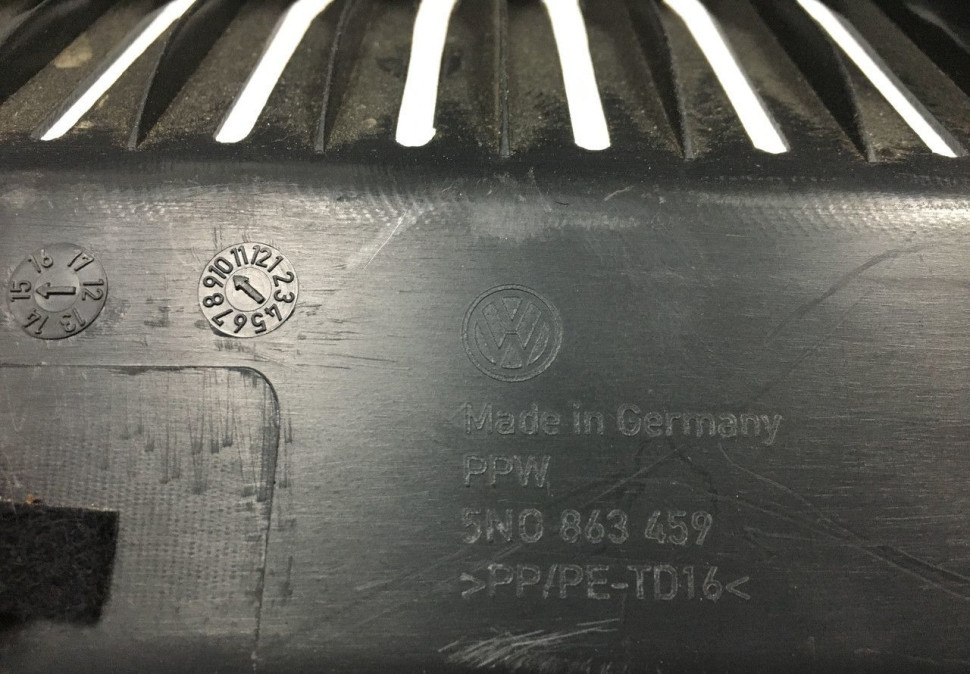 Обшивка задней панели Volkswagen Tiguan 1 2007 OEM 5N0863459