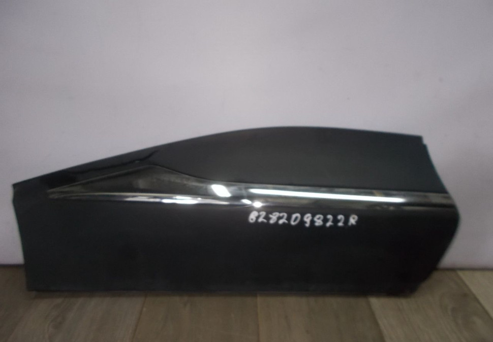 Молдинг двери задний правый бу Renault Kaptur OEM 828209822R