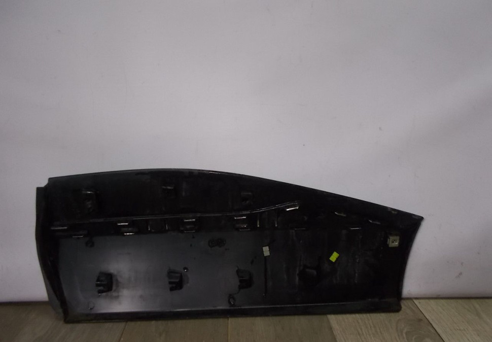 Молдинг двери задний правый бу Renault Kaptur OEM 828209822R