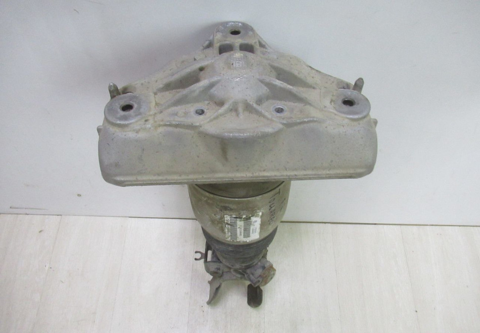 Амортизатор передний правый Volkswagen Touareg 1 oem 7l8616040g