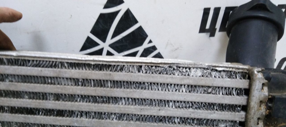 Интеркулер левый Volkswagen Touareg 1 (02-10) oem 7L6145803d