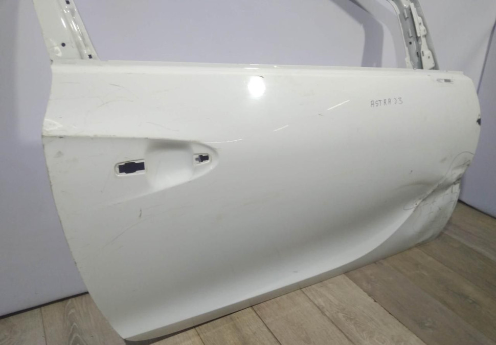 Дверь передняя правая бу Opel Astra J3 OEM 13394361