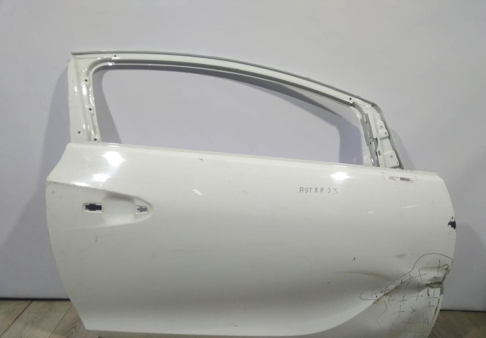Дверь передняя правая бу Opel Astra J3 OEM 13394361