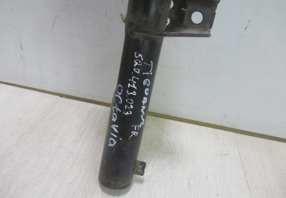 Амортизатор передний правый Volkswagen Golf 7 oem 5q0413023 Амортизатор передний правый Volkswagen Golf 7 oem 5q0413023