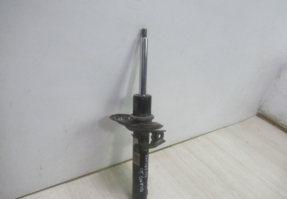 Амортизатор передний правый Volkswagen Golf 7 oem 5q0413023 Амортизатор передний правый Volkswagen Golf 7 oem 5q0413023