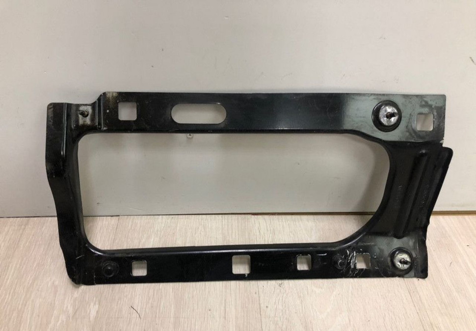 Кронштейн передней панели правый Chevrolet Tahoe 4 oem anj19282  (скл-3)