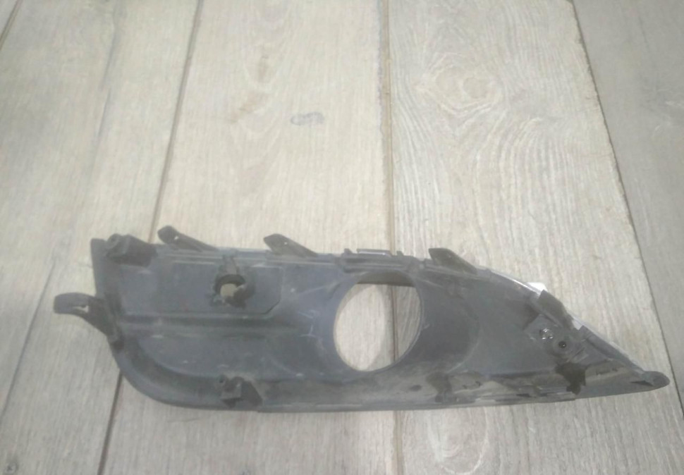 Решетка противотуманной фары правая бу Renault Koleos 2 OEM 263314283R Решетка противотуманной фары правая бу Renault Koleos 2 OEM 263314283R