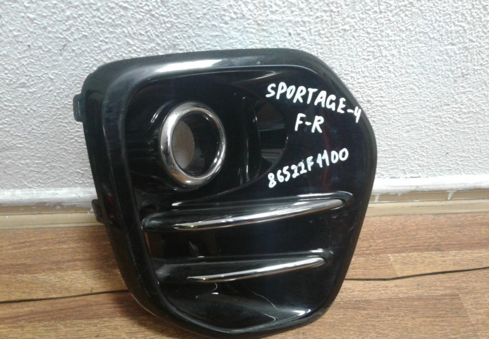 Решетка птф правая Kia Sportage 4 (16>) (скол) oem 86522F1100