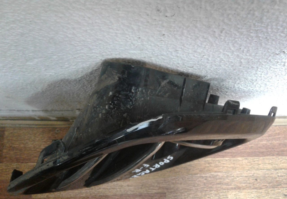 Решетка птф правая Kia Sportage 4 (16>) (скол) oem 86522F1100 Решетка птф правая Kia Sportage 4 (16>) (скол) oem 86522F1100