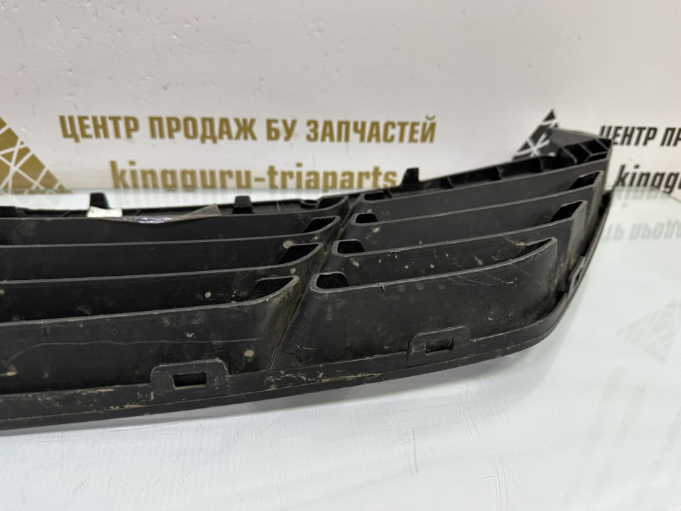 Решетка переднего бампера Hyundai ix35 2010 OEM 865612Y000 Решетка переднего бампера Hyundai ix35 2010 OEM 865612Y000