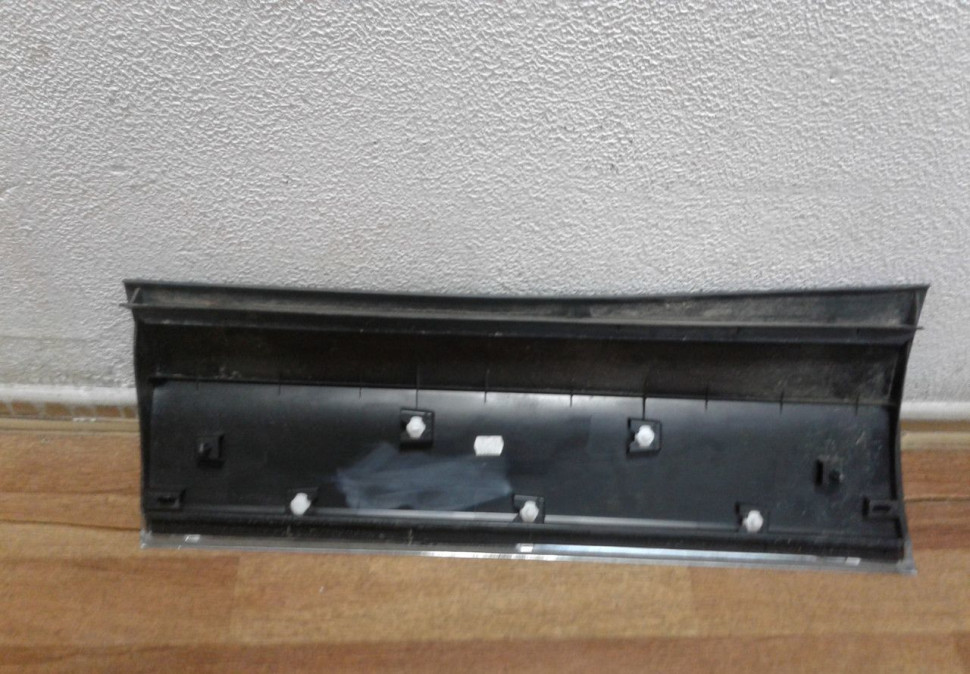 Накладка двери задняя левая Volkswagen Tiguan 2 (16>) oem 5na854949n (скл-3)