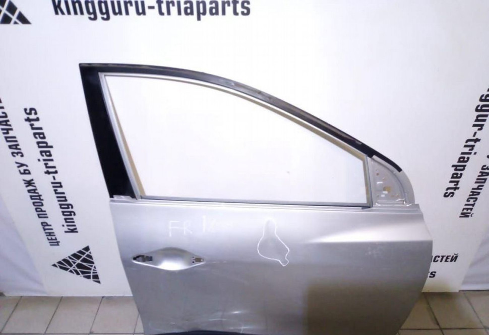 Дверь передняя правая Hyundai IX35 oem 760042Y010 (скл-3)