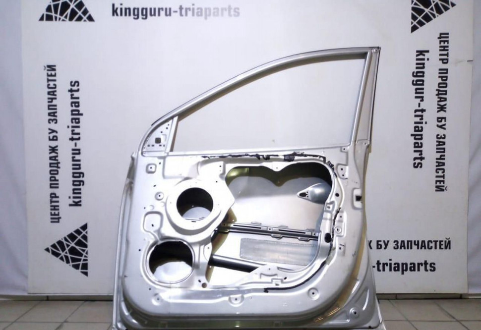 Дверь передняя правая Hyundai IX35 oem 760042Y010 (скл-3)