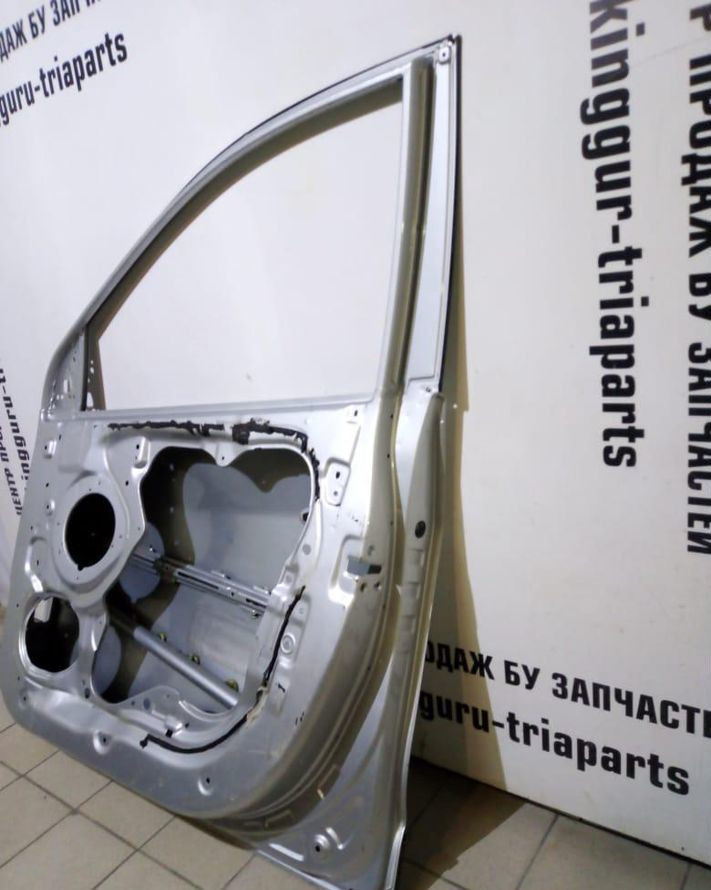 Дверь передняя правая Hyundai IX35 oem 760042Y010 (скл-3)