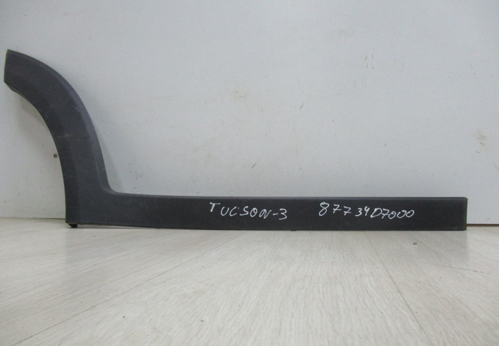 Накладка двери задний правый Hyundai Tucson 3 oem 87734d7000