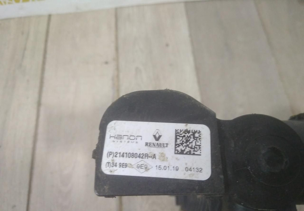 Радиатор охлаждения бу Renault Kaptur OEM 214108042R Радиатор охлаждения бу Renault Kaptur OEM 214108042R