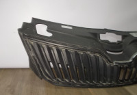 Решетка радиатора бу Skoda Rapid OEM 5JA853668
