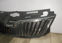 Решетка радиатора бу Skoda Rapid OEM 5JA853668