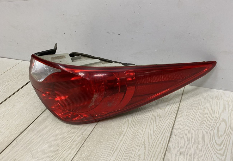Фонарь правый внешний Hyundai Sonata 6 YF 2009 oem 924023S020 Фонарь правый внешний Hyundai Sonata 6 YF 2009 oem 924023S020