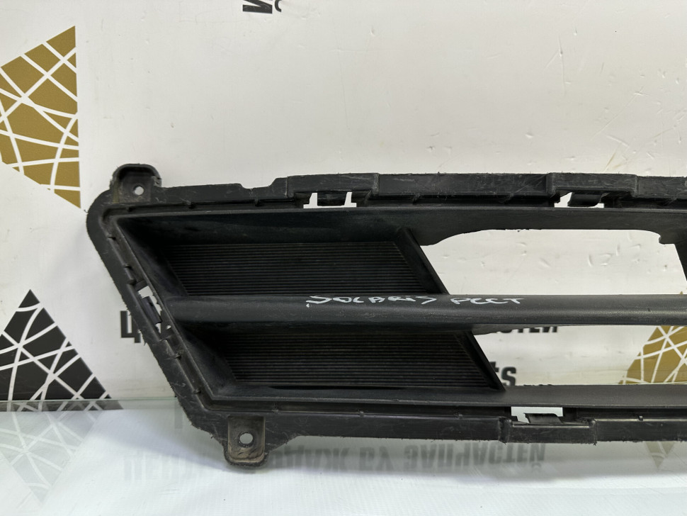 Решетка переднего бампера Hyundai Solaris 1 рестайлинг 2014 OEM 865614L500