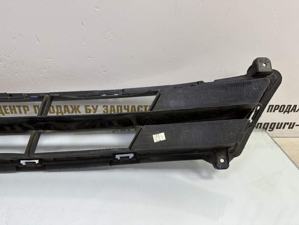 Решетка переднего бампера Hyundai Solaris 1 рестайлинг 2014 OEM 865614L500