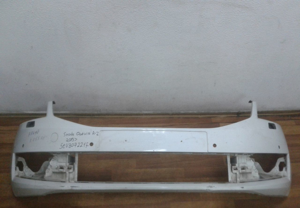 Бампер передний Skoda Octavia 3 A7 oem 5ev807221