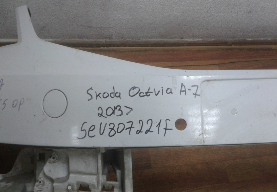 Бампер передний Skoda Octavia 3 A7 oem 5ev807221