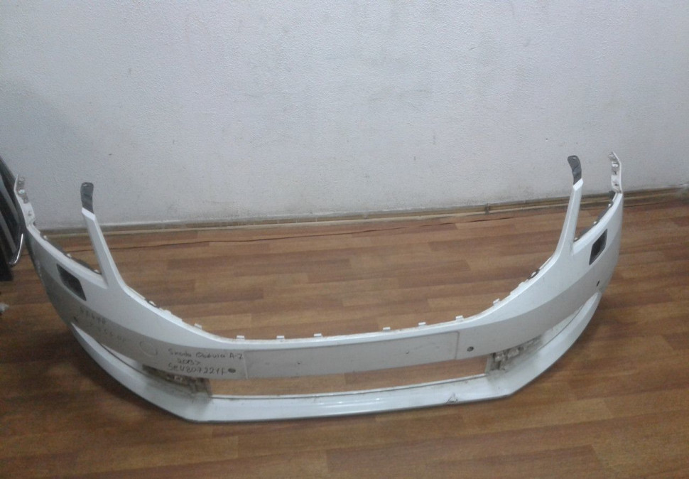 Бампер передний Skoda Octavia 3 A7 oem 5ev807221