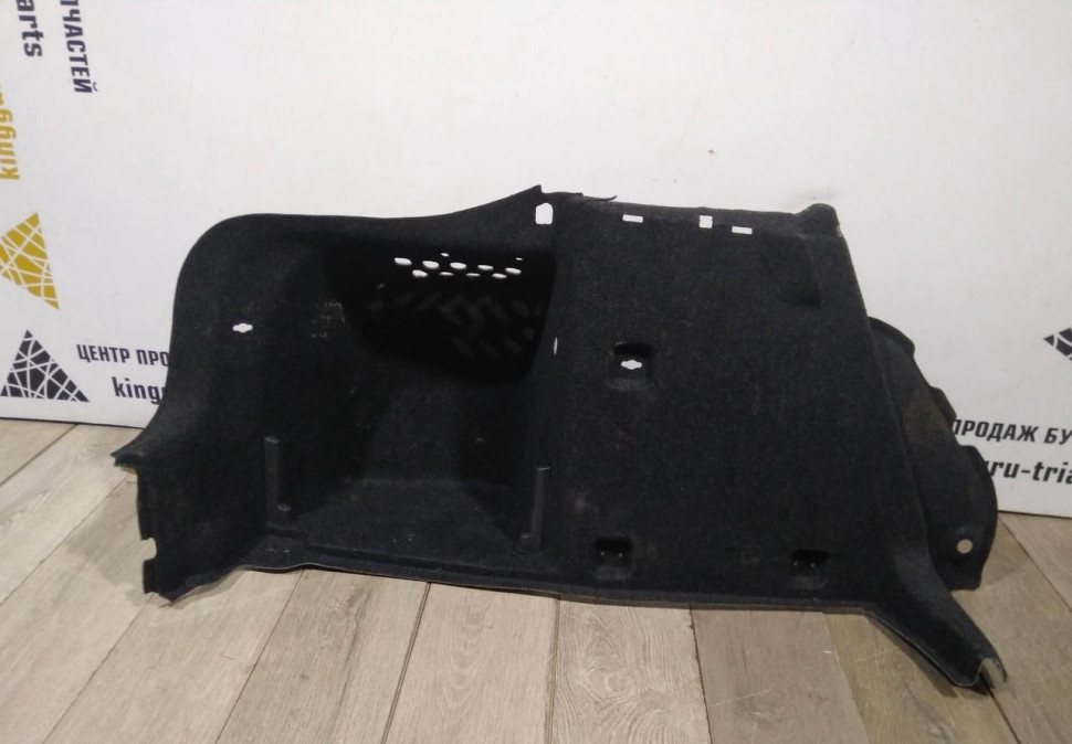 Обивка багажника левая бу Skoda Octavia A7 OEM 5EU867427E