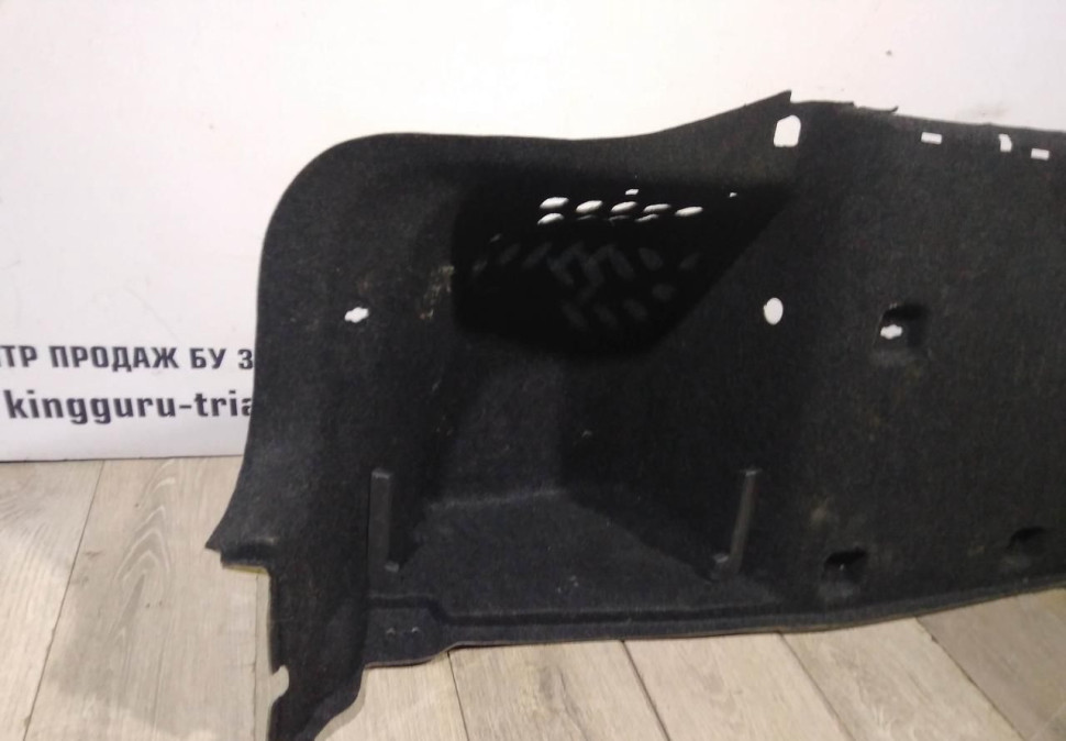 Обивка багажника левая бу Skoda Octavia A7 OEM 5EU867427E Обивка багажника левая бу Skoda Octavia A7 OEM 5EU867427E