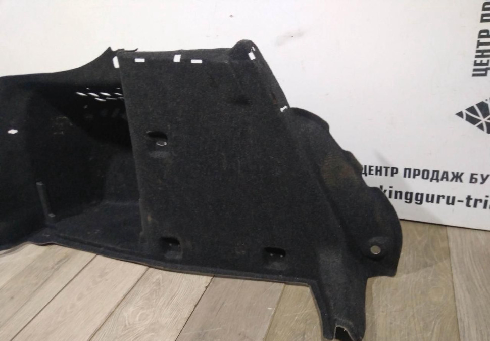 Обивка багажника левая бу Skoda Octavia A7 OEM 5EU867427E Обивка багажника левая бу Skoda Octavia A7 OEM 5EU867427E